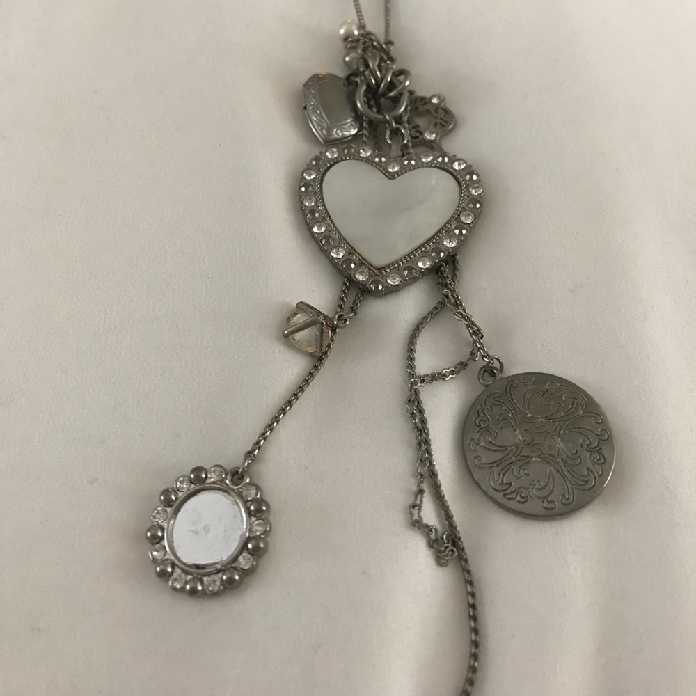 GUESS charm necklace 💕🗝